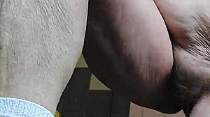 i fuk granny hairy pussy wit cucumber so gooood