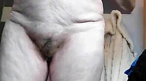 i fuk granny hairy pussy wit cucumber so gooood