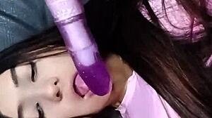 whoa mom's friend gives the sloppiest head ever 😍🍆💦