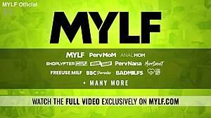 Sharing my freeuse milf at fancy restaurant feels so kinky! 😈🍽️