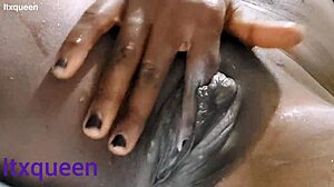 Juicy big ass black babe squirts on bbc during homemade holiday fuck