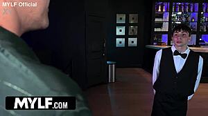 Sharing my freeuse milf at fancy restaurant feels so kinky! 😈🍽️