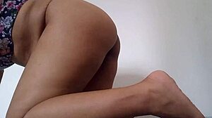 ven y acaba en mi culo tetas y coño apretado
