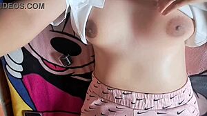 estou tão excitada nessa mesa orgasmo intenso