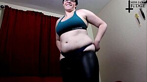 trying on tight leggings over my fat ass 🍑💦😍