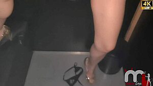 gostosa casada mamar pauzudo na cabine corno filma tudo??