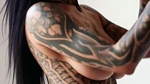 Wow! AI banana tattoo dazzles on intricate skin designs!