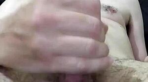 mais uma punheta minha com gozada gigante pra ti uai