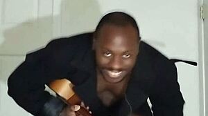 hey sing dress up masturbate with me this cold october anyone join!!
