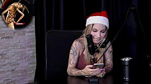 gostosa masturbates then takes anal cum after celeb talk?