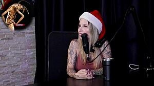 gostosa masturbates then takes anal cum after celeb talk?