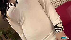 Bold Asian Pussy Lick Plunges Deep