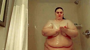 Craving Xutjja's SSBBW shower shave?