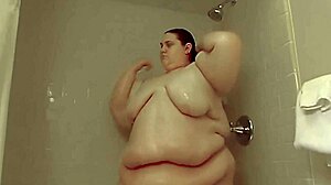 Craving Xutjja's SSBBW shower shave?