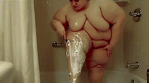 Craving Xutjja's SSBBW shower shave?