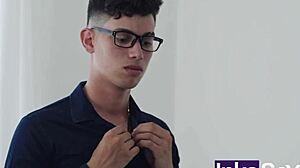 Cheating on boyfriend with big dick trainer while he reads paper