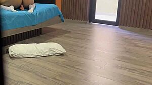 hijastra nalgona rompe culo con juguete gimo y me corro escuchando
