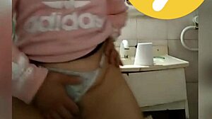 mostrando mi cola... ups se ve todo