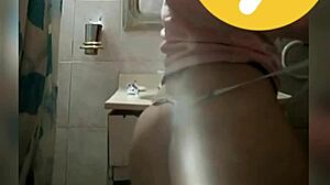 mostrando mi cola... ups se ve todo