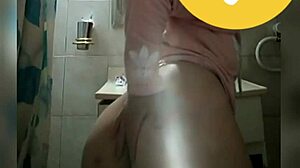 mostrando mi cola... ups se ve todo