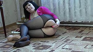 Watch this huge dildo stretch my pantyhose ass?