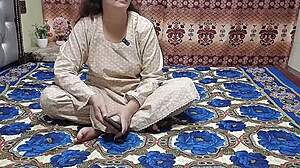 Does Pakistani Aunty Beg Her Boss For Bedroom Doggystyle Pounding?