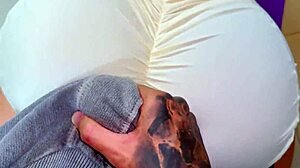 alonguei mais fundo no anal da skinny tatuada amiga