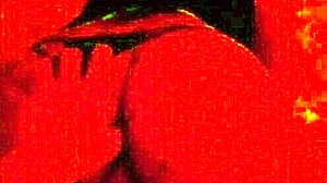 mi amante me cabalga con sus nalgas enormes y la lleno de leche mientras le meto dedo en su culo virgen