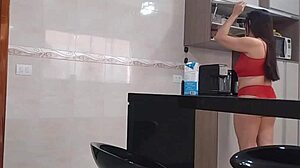 Meu enteado novinho encheu minha boca com um litro de porra deliciosa