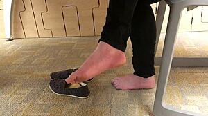ever caught those candid feet flexing just right?