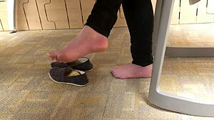 ever caught those candid feet flexing just right?