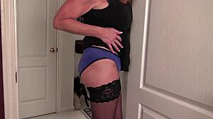 i'm touching my milf pussy in black stockings 😍💦