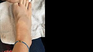 chatting with fans while showing off my bare latina feet