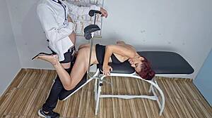 Ginecologista Insemina Artificial Em Paciente Safada Blindfolded Cum Ass!