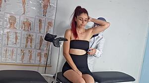 Ginecologista Insemina Artificial Em Paciente Safada Blindfolded Cum Ass!