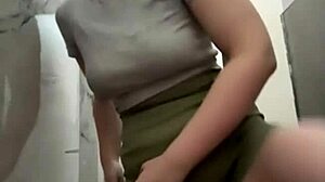 can this young gym teen squirt extreme outdoors or what!