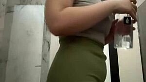 can this young gym teen squirt extreme outdoors or what!