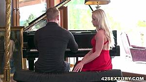 vinna reed deepthroats cock in stockings and heels