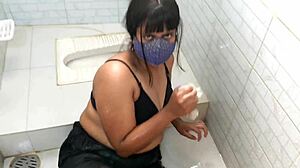 amateur fucking my wife in the bathroom after work