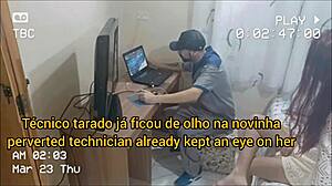 novinha sozinha recebe manutencista tarado escondido