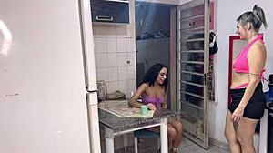 A vizinha fofoqueira e curiosa venho pedir a��car de madrugada pra ser fundida e chupada com vontade diz ela meu marido n�o me fode a muito tempo