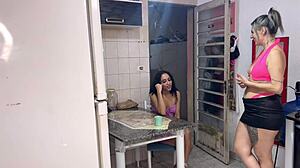 A vizinha fofoqueira e curiosa venho pedir a��car de madrugada pra ser fundida e chupada com vontade diz ela meu marido n�o me fode a muito tempo