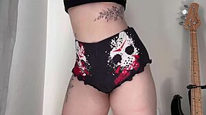 fetish cameltoe halloween special with juicy latina in shorts