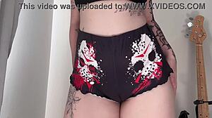 fetish cameltoe halloween special with juicy latina in shorts