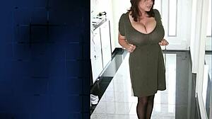 Huge boobs bbw chubby milf shows tits