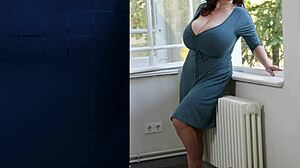 Huge boobs bbw chubby milf shows tits