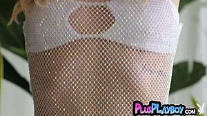 Sexy babe exposes amazing naked body after stunning posing