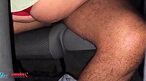 Fodendo a casada no carro do corno
