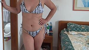 I filmed my stepmother putting on a bikini to go to the beach and give guys hard-ons