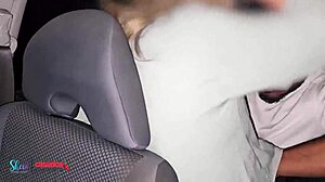 Fodendo a casada no carro do corno